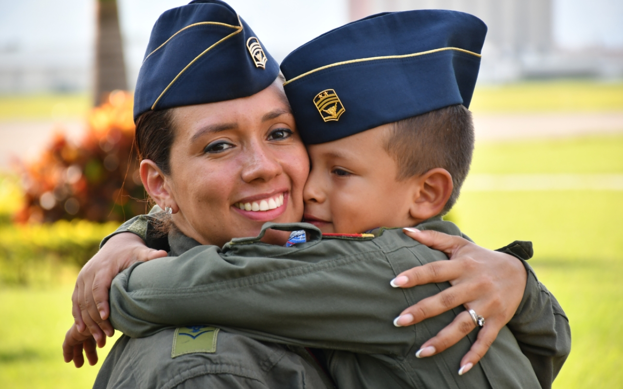 Mamá y militar, dos labores que se llevan con orgullo en el corazón