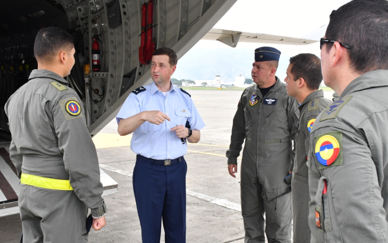 Fuerza Aérea Chilena conoció las capacidades del Comando Aéreo de Combate No.7