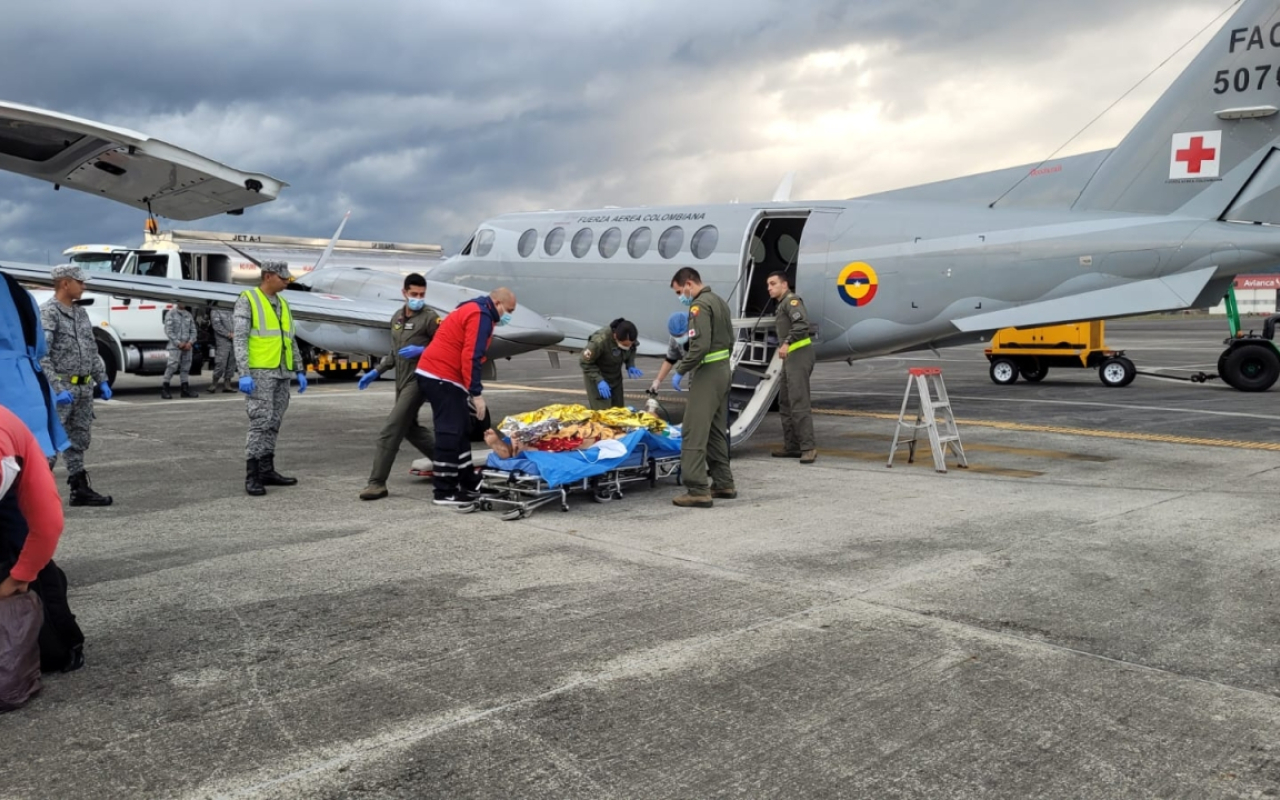 En vuelos humanitarios, son evacuados pacientes críticos desde el Bajo Cauca
