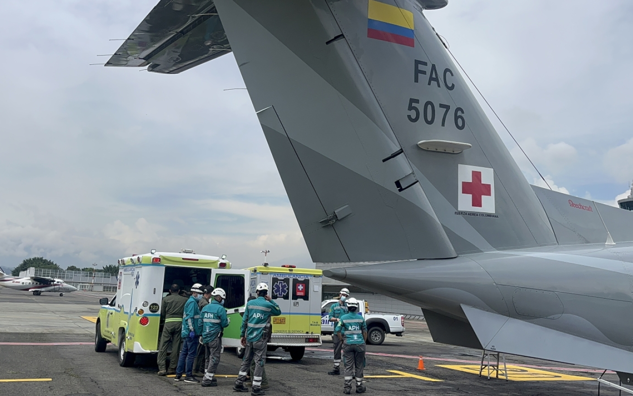 En vuelos humanitarios, son evacuados pacientes críticos desde el Bajo Cauca