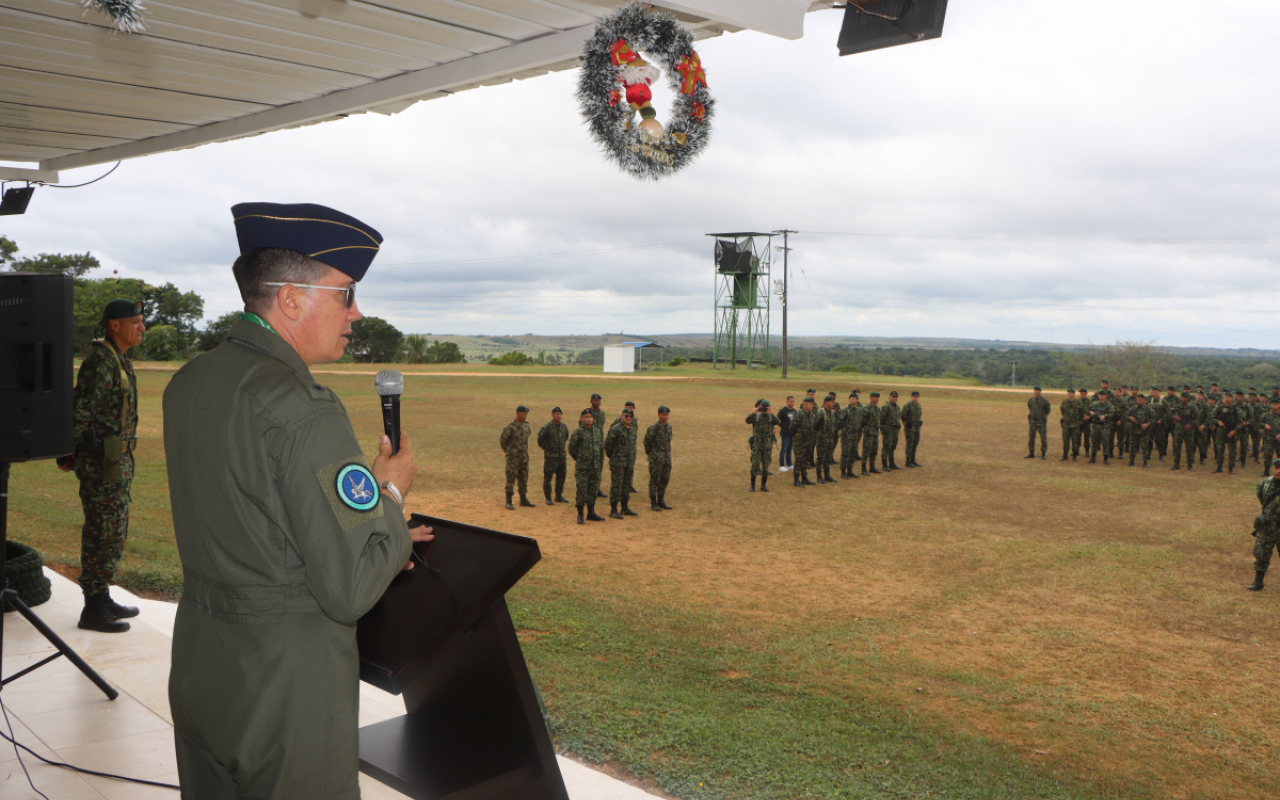 La Macarena recibió mensaje de navidad con su Fuerza Aeroespacial