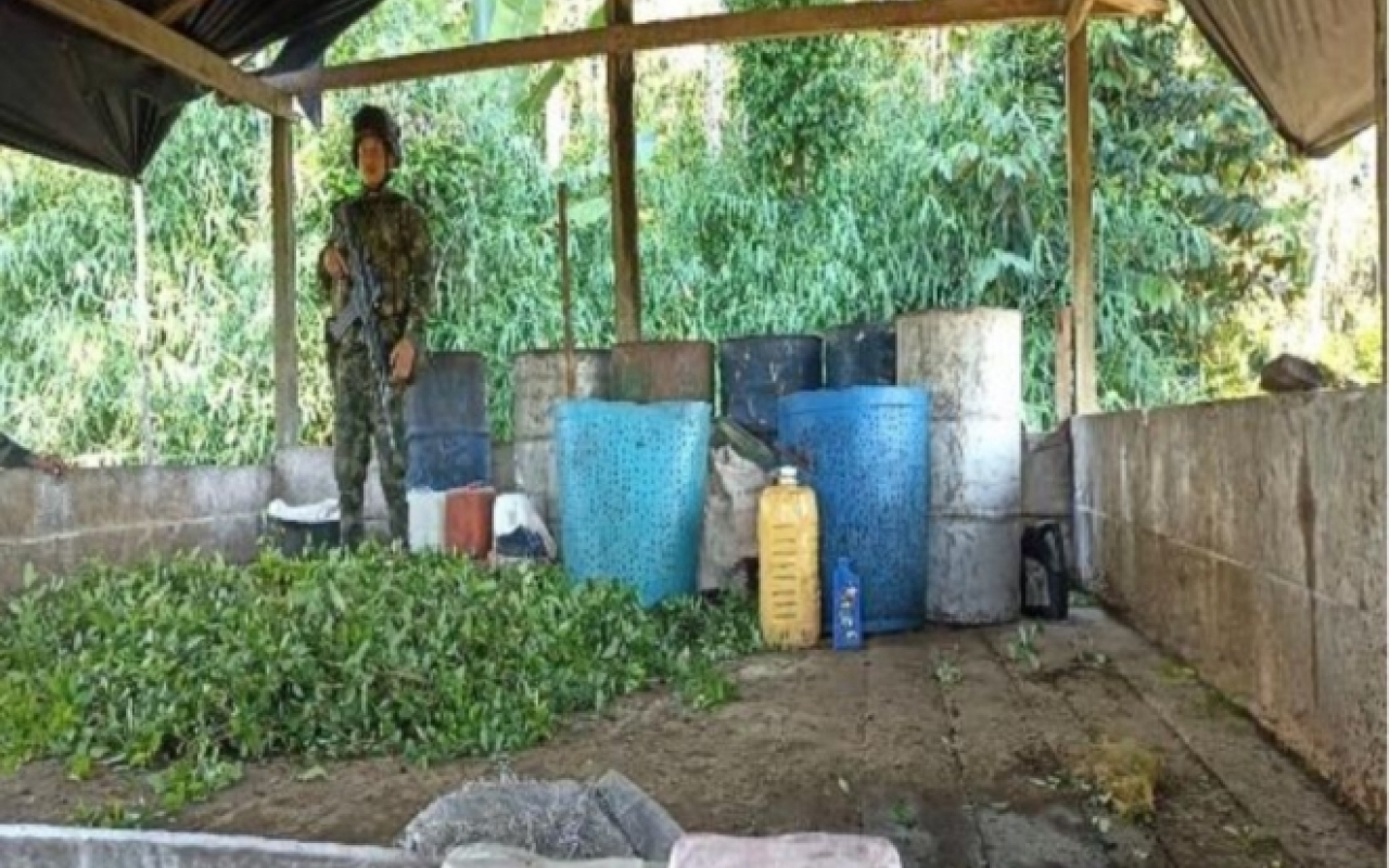 Laboratorio ilegal para el para el procesamiento de pasta base de coca fue inutilizado en Caquetá