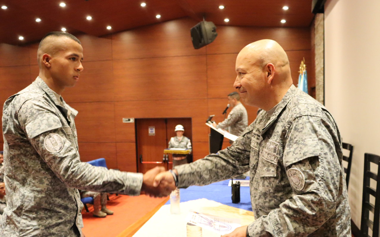  Joven de Bogotá: Un testimonio de superación a través del servicio militar