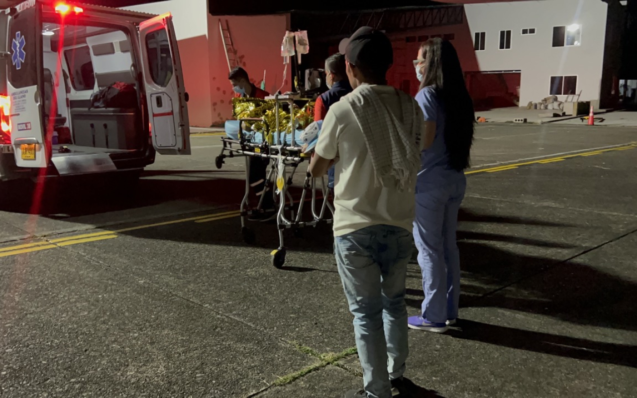  Un bebé indígena recién nacido y su madre fueron evacuados en avión ambulancia para salvar sus vidas