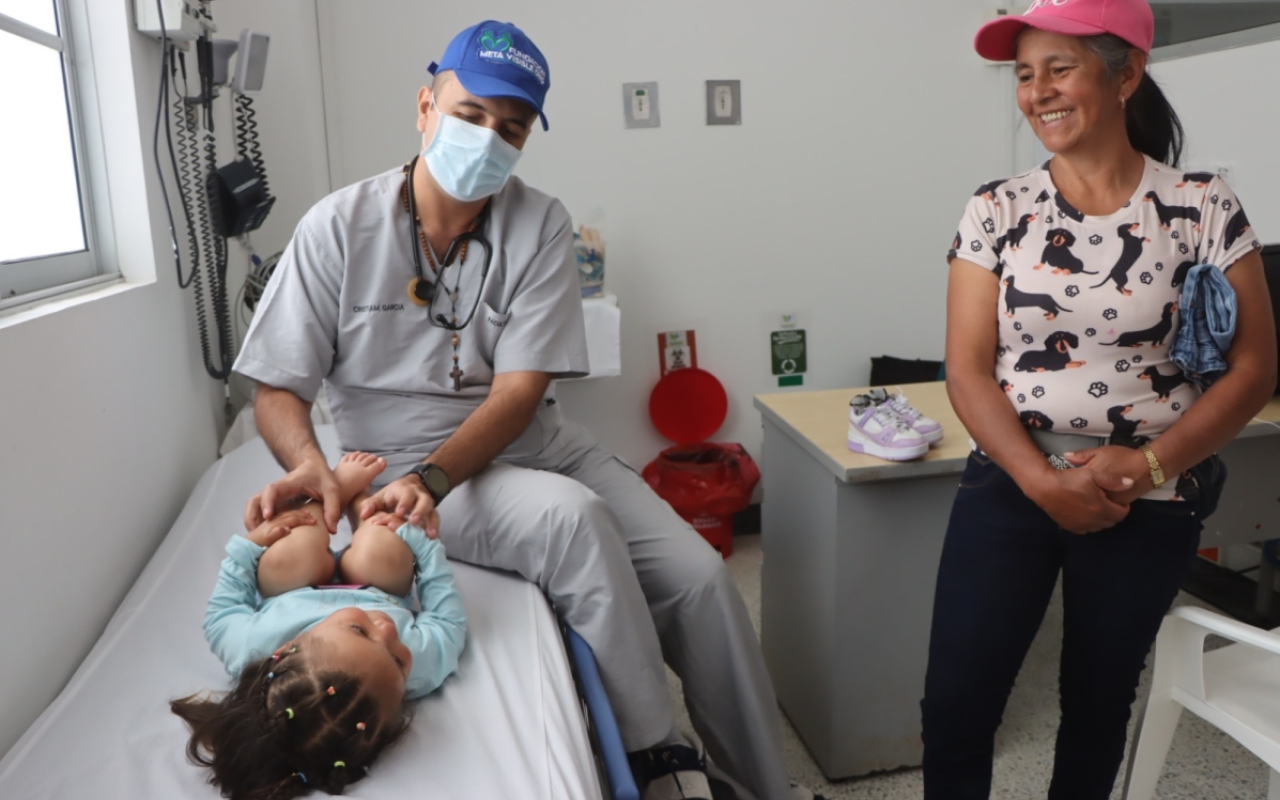 Municipio de El Calvario recibe atención médica gracias a su Fuerza Aeroespacial Colombiana Municipio de El Calvario recibe atención médica gracias a su Fuerza Aeroespacial Colombiana