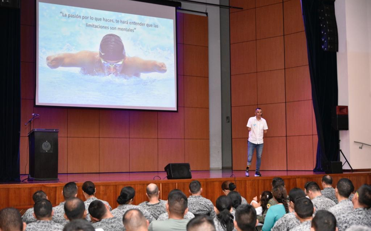 Una visita a la Base Aérea de Cali, llena de valor e inspiración Una visita a la Base Aérea de Cali, llena de valor e inspiración