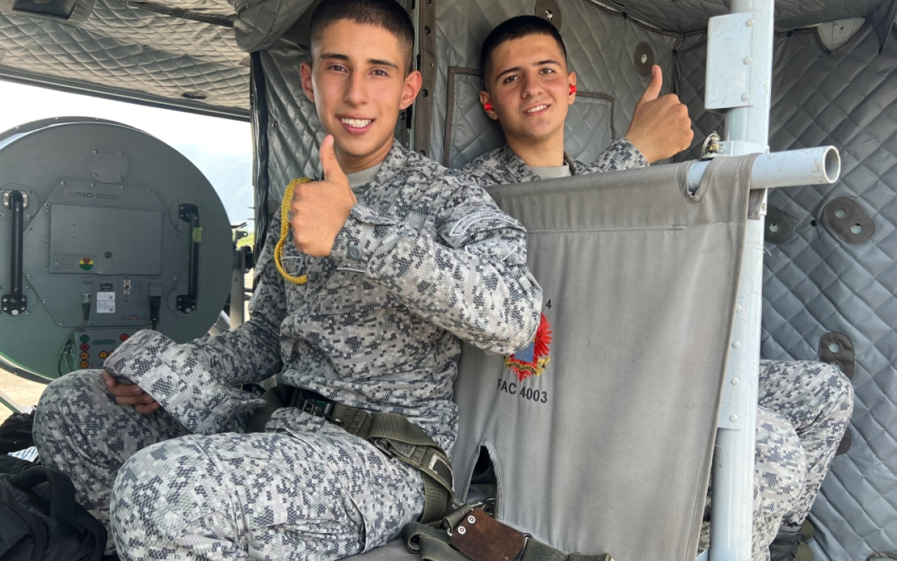 Dos soldados de su Fuerza Aérea vivieron el mejor regalo de fin de año