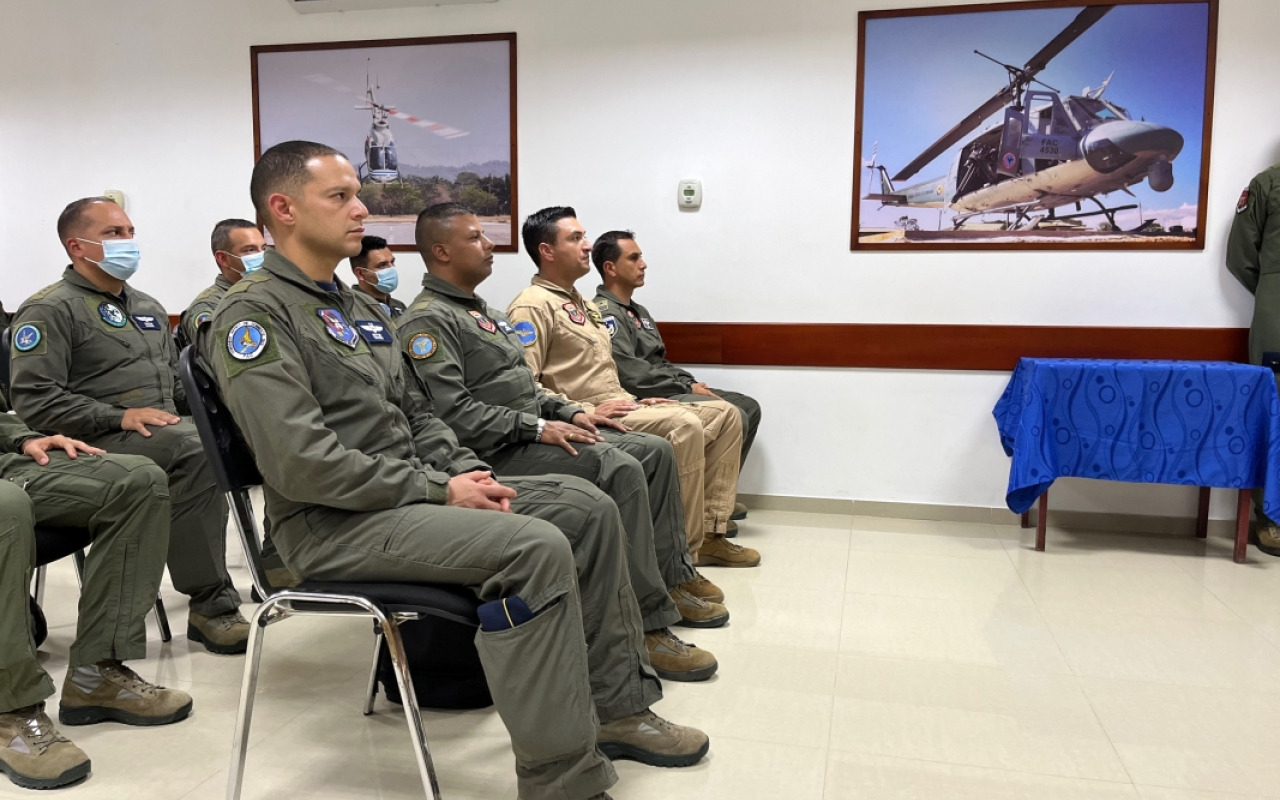 Seminario de estandarización de instructores en la Escuela Internacional de Helicópteros para las Fuerzas Armadas 