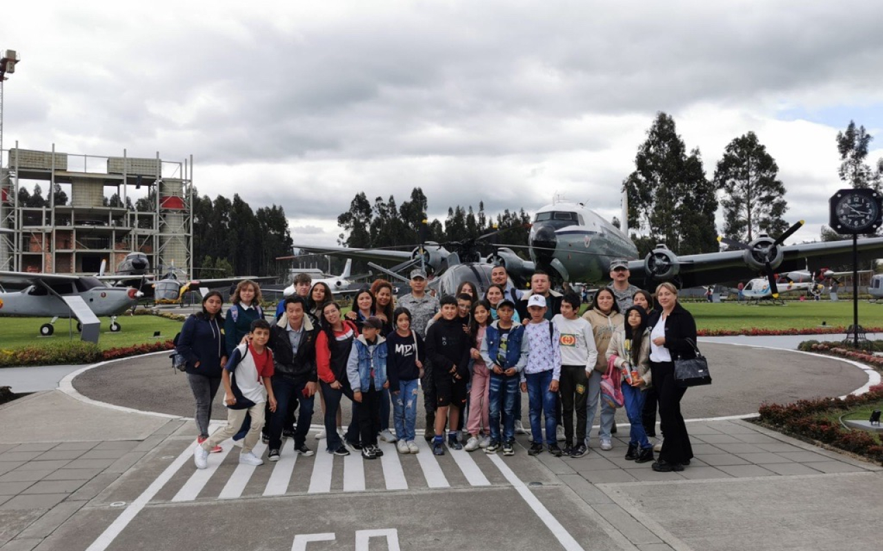 Una Experiencia Inolvidable con la Fuerza Aeroespacial Colombiana Una Experiencia Inolvidable con la Fuerza Aeroespacial Colombiana