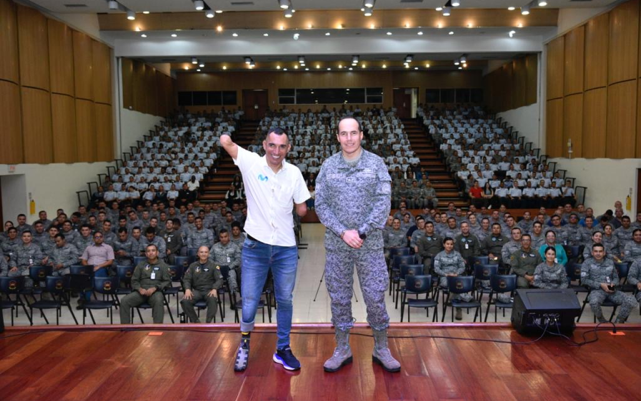 Una visita a la Base Aérea de Cali, llena de valor e inspiración Una visita a la Base Aérea de Cali, llena de valor e inspiración