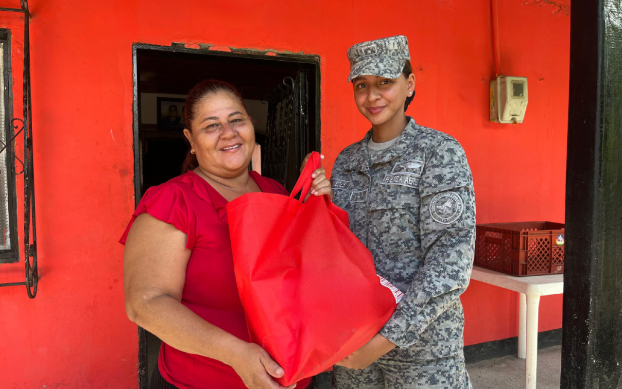 Militares donan mercados a familias vulnerables de Puerto Salgar y La Dorada 