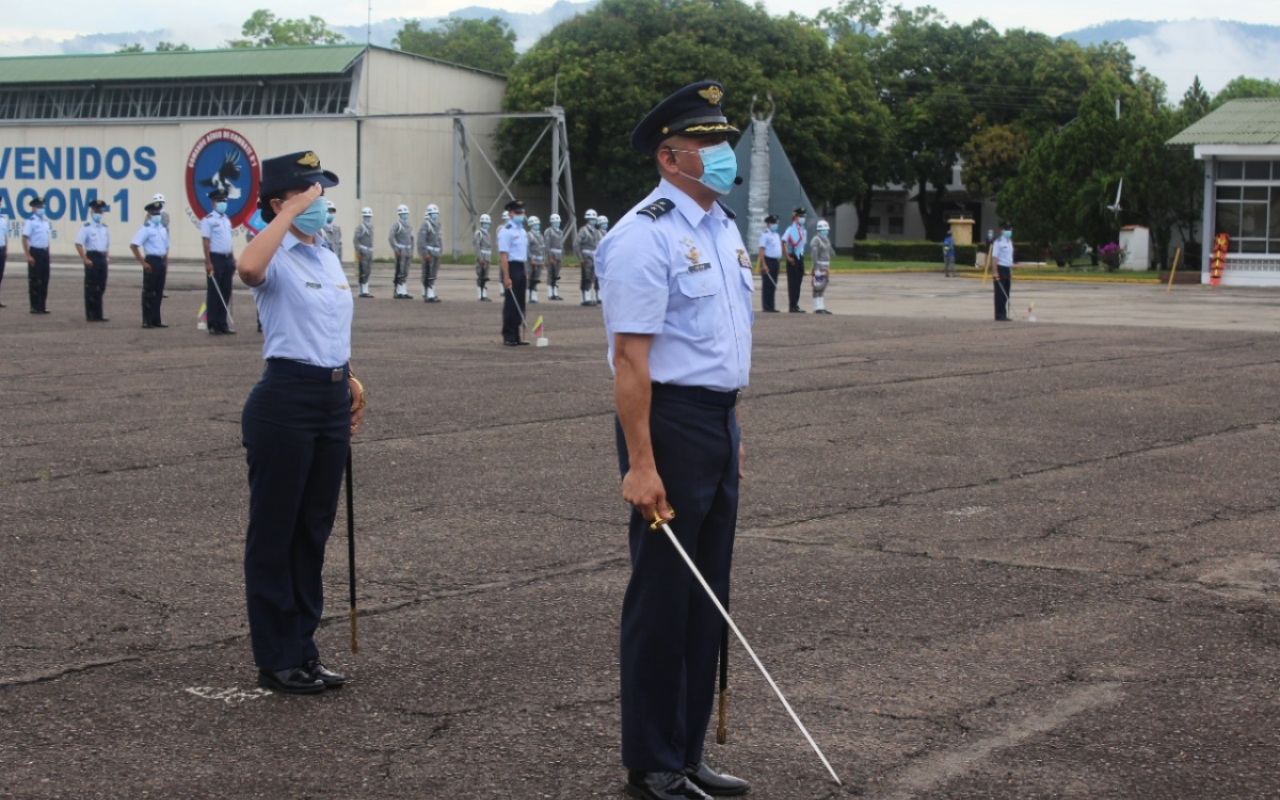 Suboficiales del Comando Aéreo de Combate No.1 ascienden al grado inmediatamente superior
