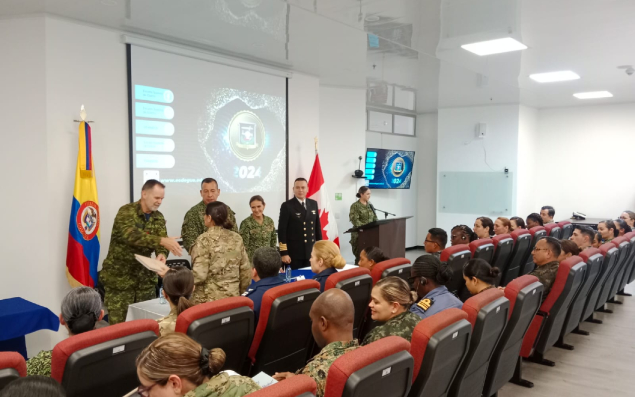 Empoderamiento del rol de la mujer en las Fuerzas Armadas de la región