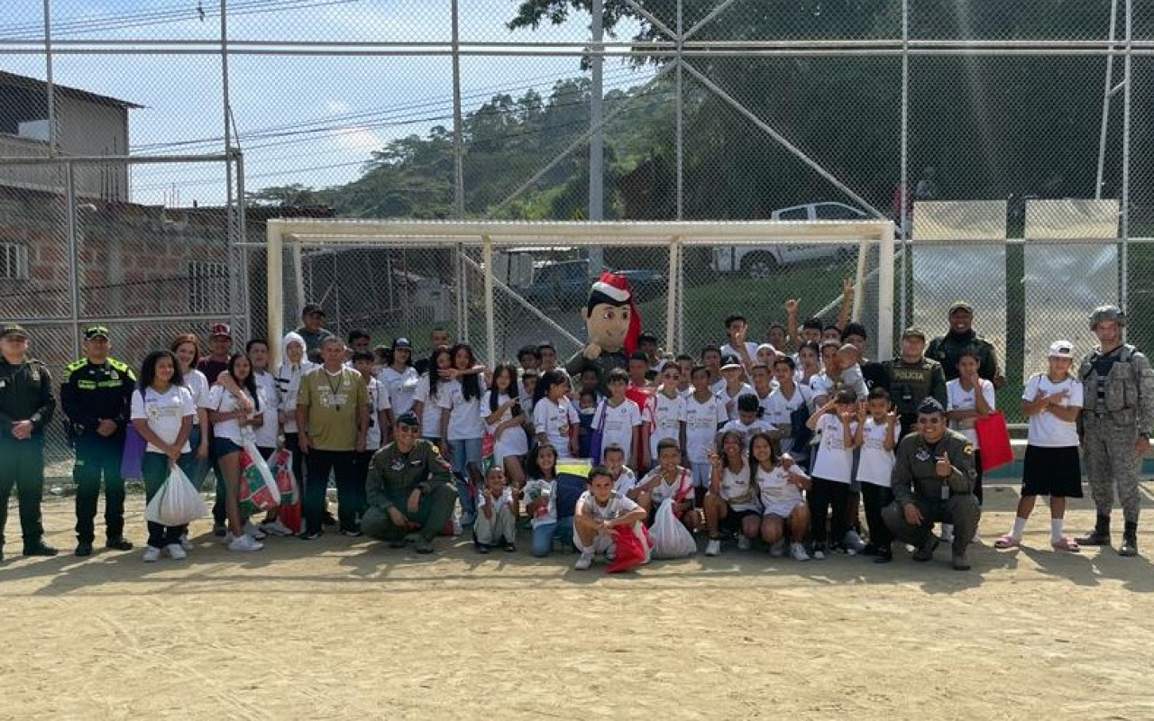 Operación Gratitud llegó a Antioquia para alegrar la navidad de más de 400 niños y niñas Operación Gratitud llegó a Antioquia para alegrar la navidad de más de 400 niños y niñas