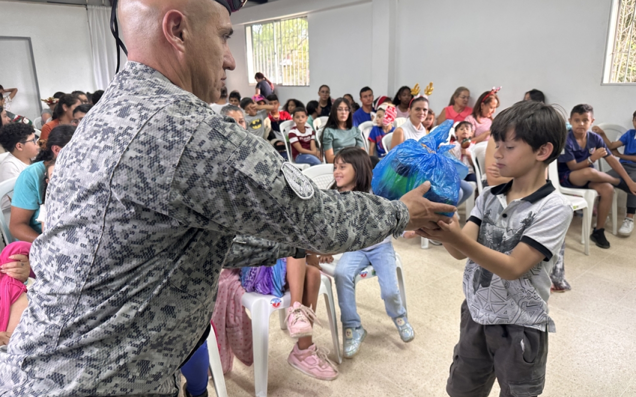 Operación Gratitud llegó a Antioquia para alegrar la navidad de más de 400 niños y niñas 