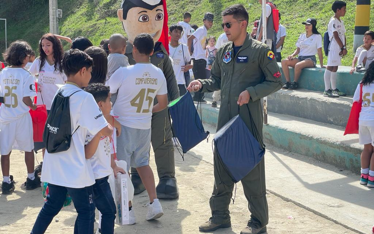 Operación Gratitud llegó a Antioquia para alegrar la navidad de más de 400 niños y niñas Operación Gratitud llegó a Antioquia para alegrar la navidad de más de 400 niños y niñas