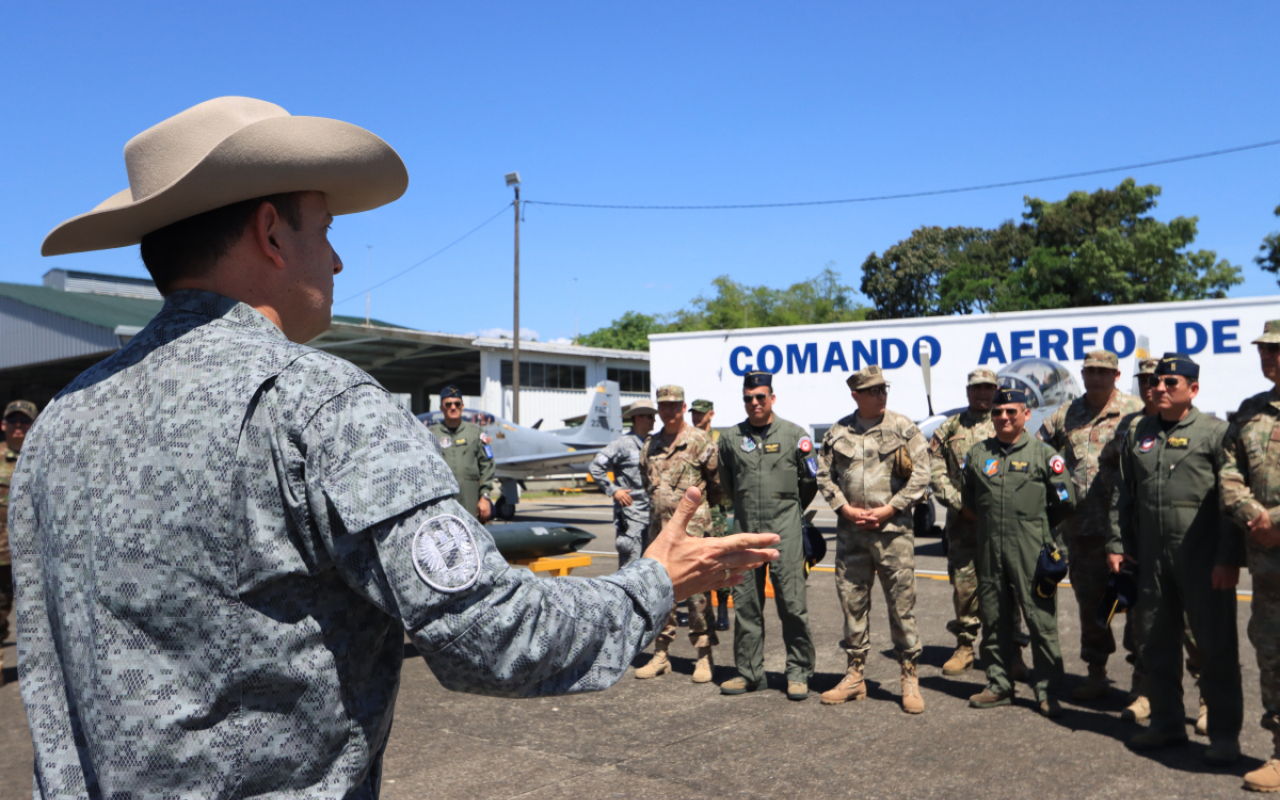 Perú conoce las capacidades militares aéreas en la Orinoquia colombiana