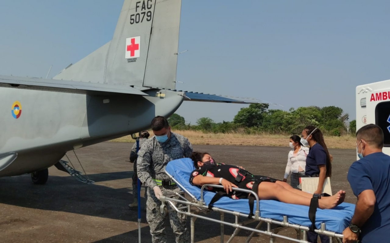 Mujer gestante fue transportada en aeronaves de su Fuerza Aérea  