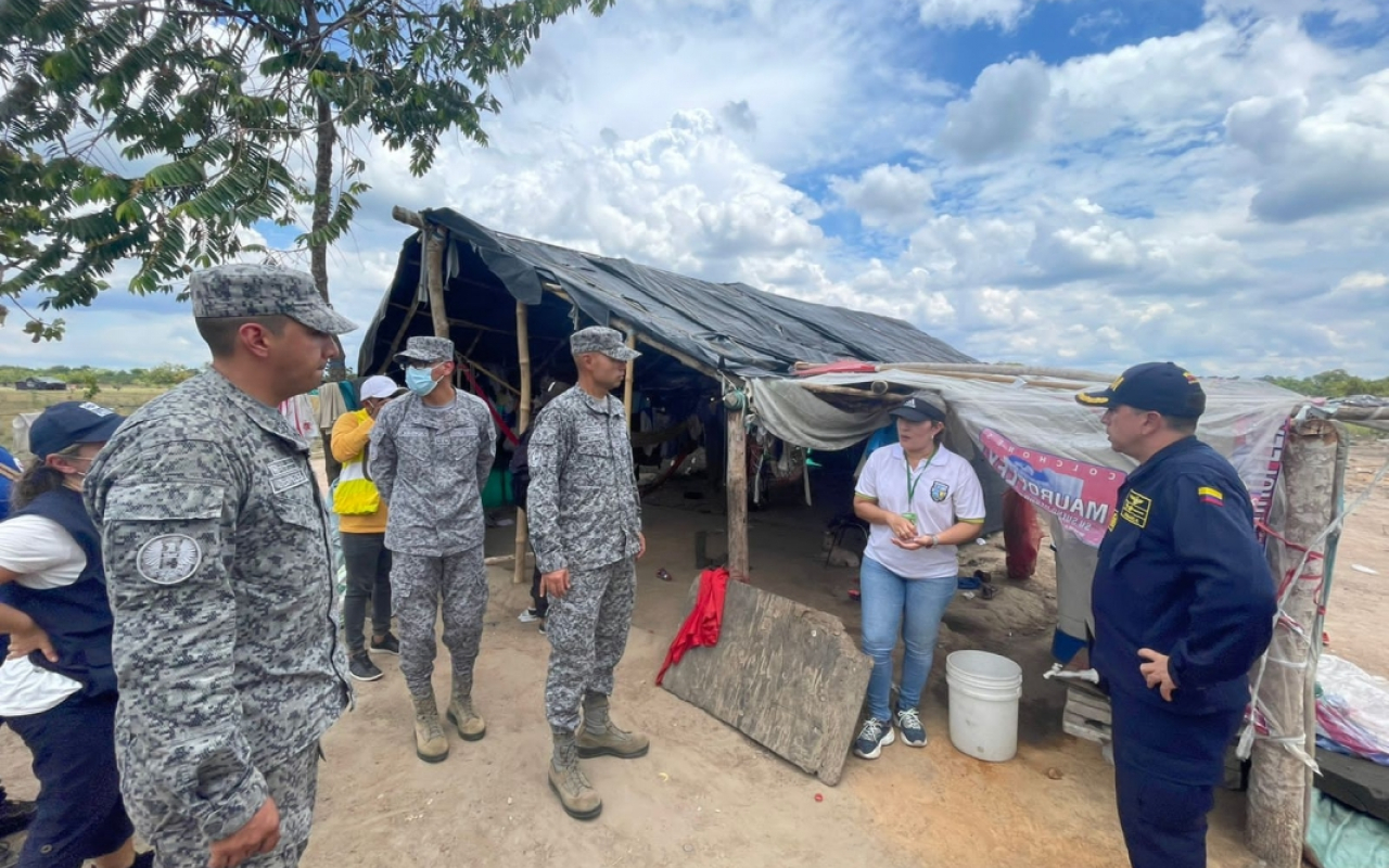 Indígenas Amoruas y Jivis reciben ayudas humanitarias en Vichada, gracias a su Fuerza Aérea