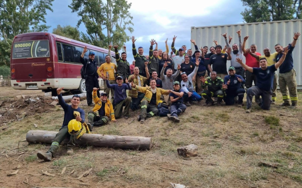 ¡Misión cumplida! De regreso en Colombia comisión de apoyo a emergencia por incendios en Chile