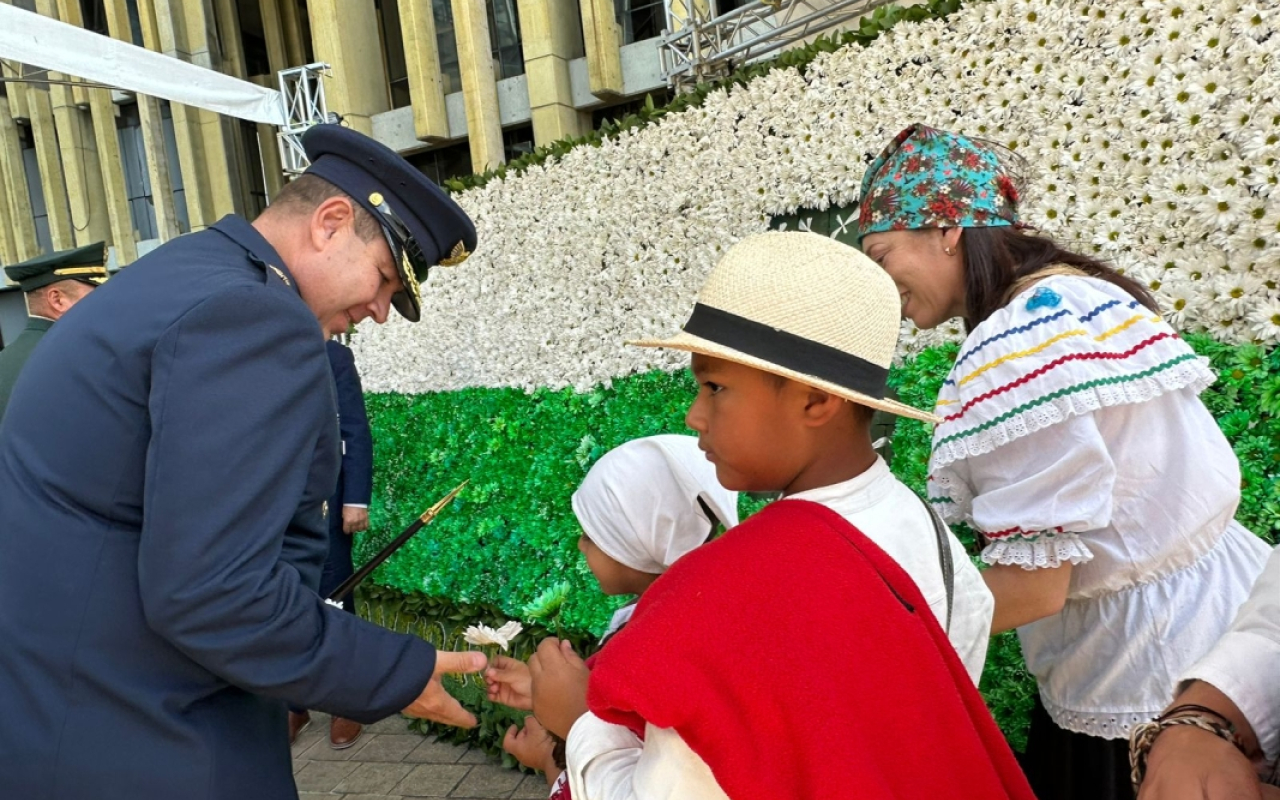 Con majestuoso acto militar, Fuerza Pública conmemora los 210 años de independencia de Antioquia