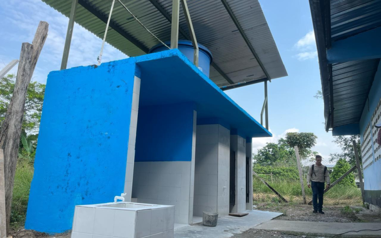 Construyendo futuro: Mejoras en instalaciones educativas y deportivas en Solano, Caquetá