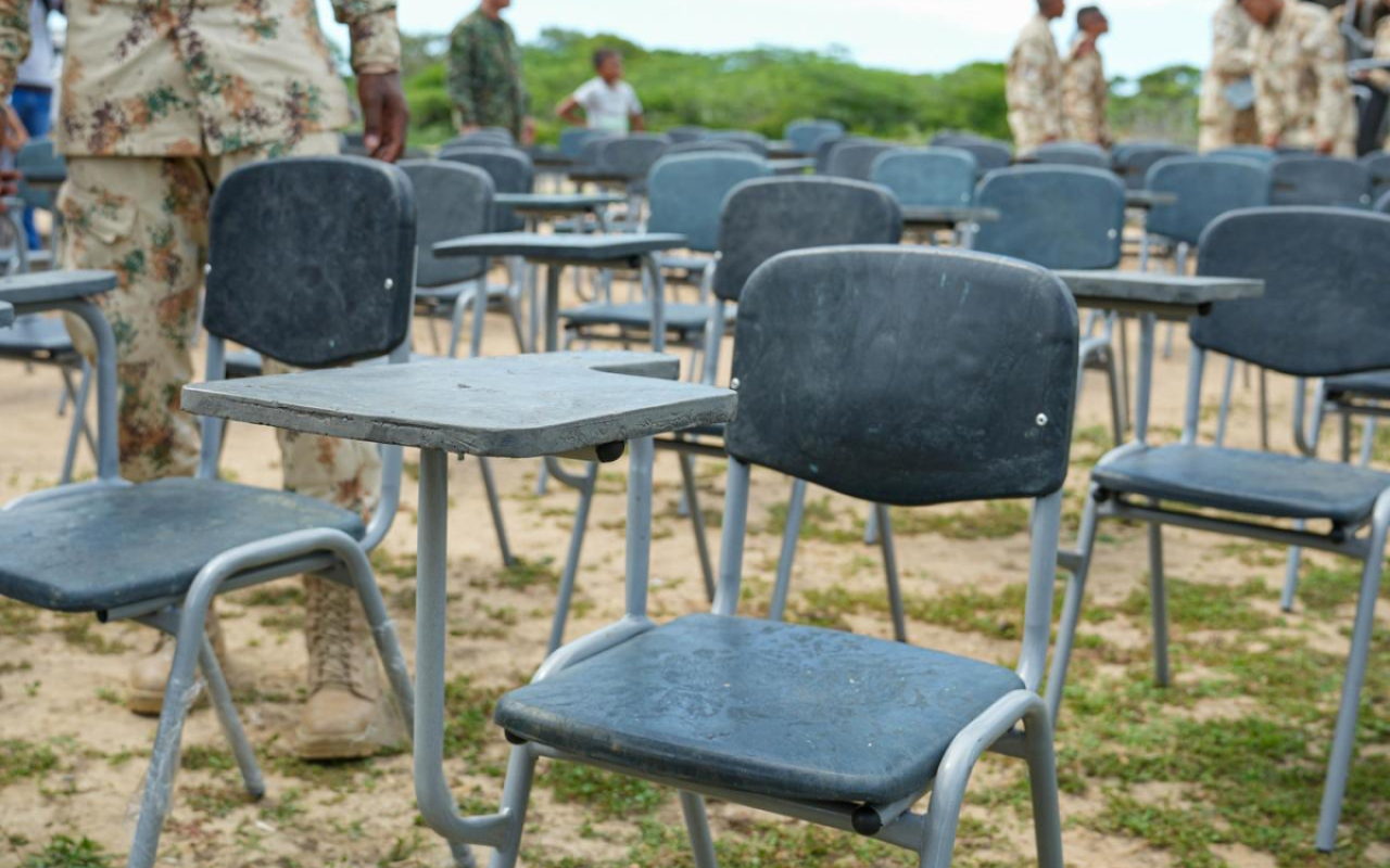 Pupitres sostenibles fueron entregados a comunidad Wayuu en la Guajira