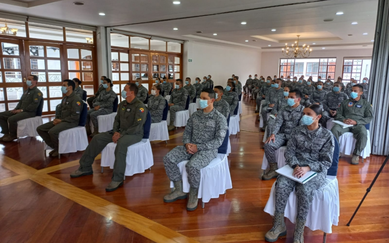 La Escuela de Postgrados adelantó el conversatorio  “Retos y Desafíos de la Fuerza Aérea Colombiana”