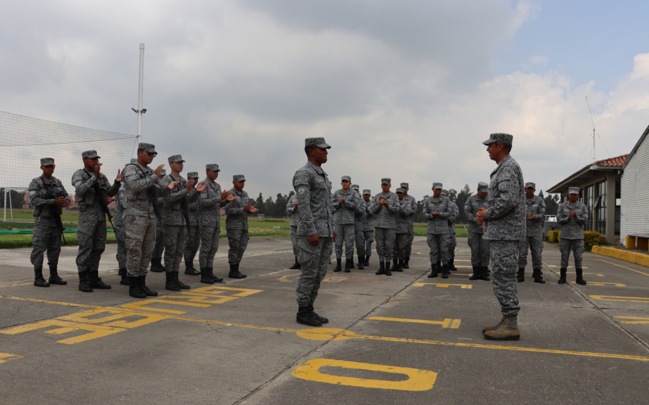 Soldado culmina con éxito su proceso para iniciar su formación como Suboficial de la Fuerza Aeroespacial Colombiana