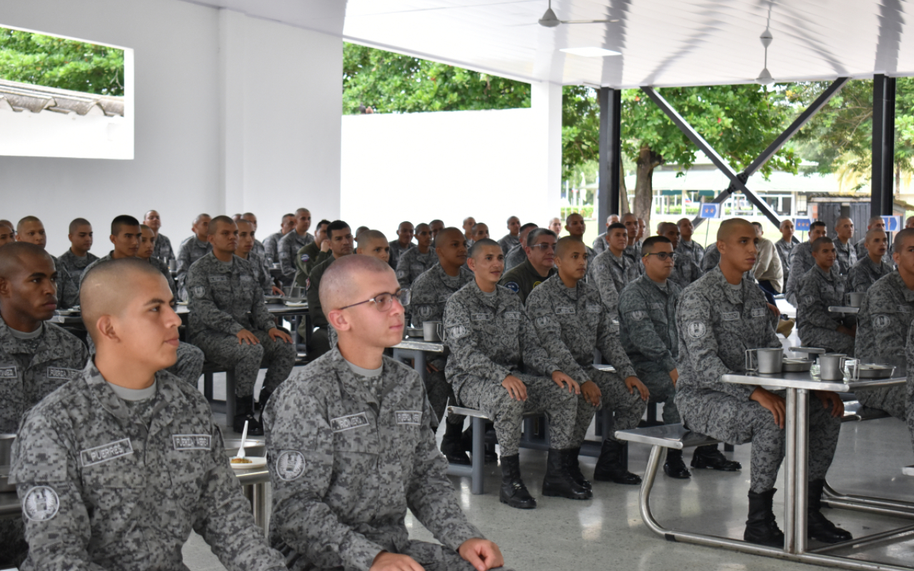 Soldados Profesionales en Puerto Salgar, celebran aniversario 105  de su Fuerza Aeroespacial