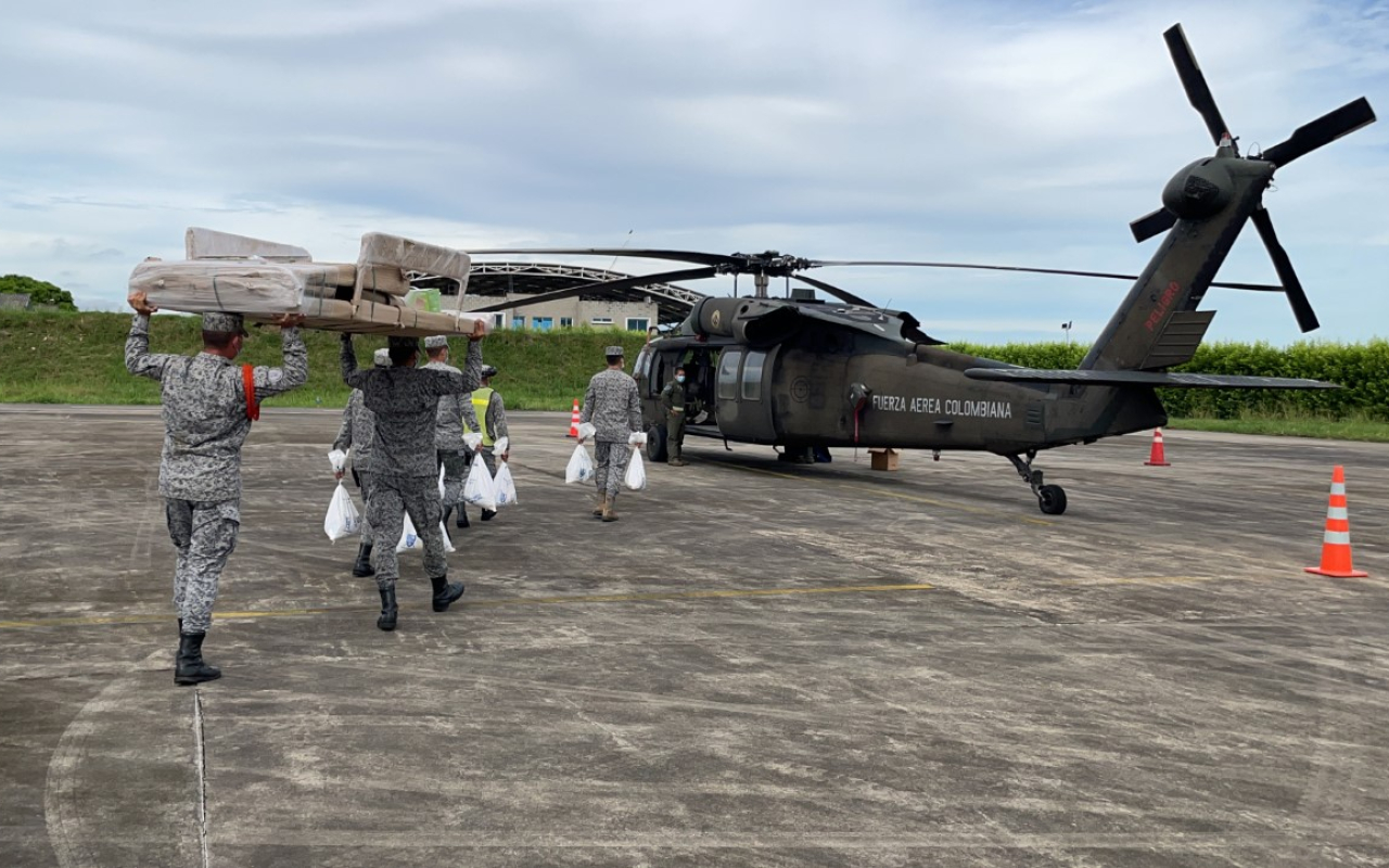 Vacunas contra Covid-19 son transportadas por su Fuerza Aérea a la vereda de Tizagá en Yopal