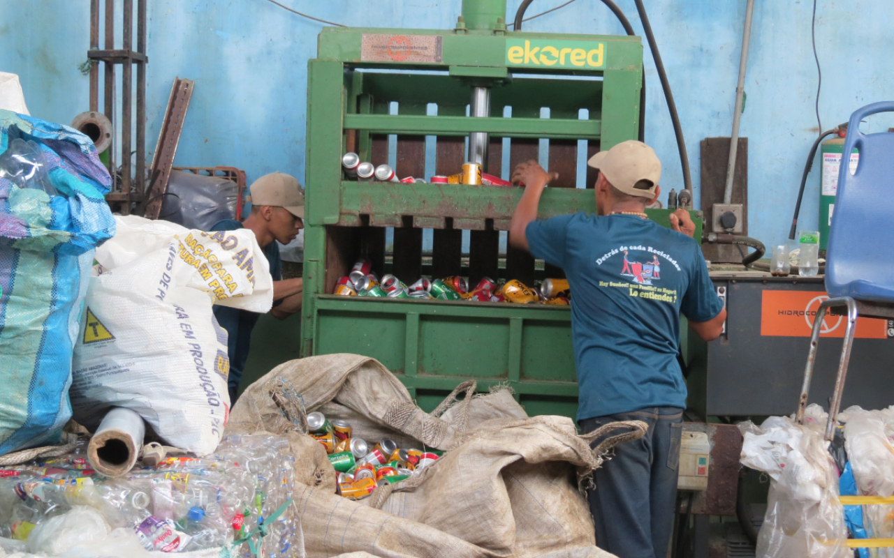 Proyecto social y ambiental en Amazonas es apoyado por su Fuerza Aérea