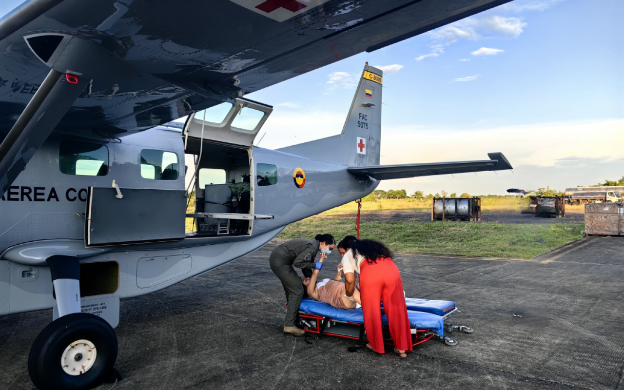 Oportuno traslado a mujer gestante en aeronave de su Fuerza Aérea