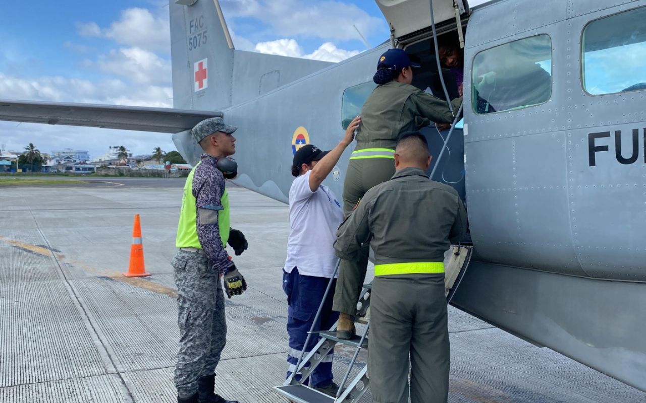 En avión ambulancia, mujer residente de Providencia fue trasladada a San Andrés En avión ambulancia, mujer residente de Providencia fue trasladada a San Andrés