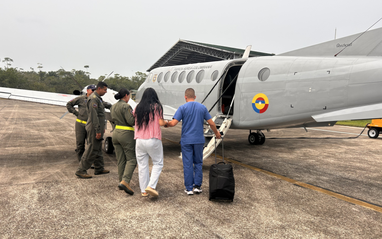 Mujer con problemas cardiacos fue transportada desde Leticia por su Fuerza Aérea