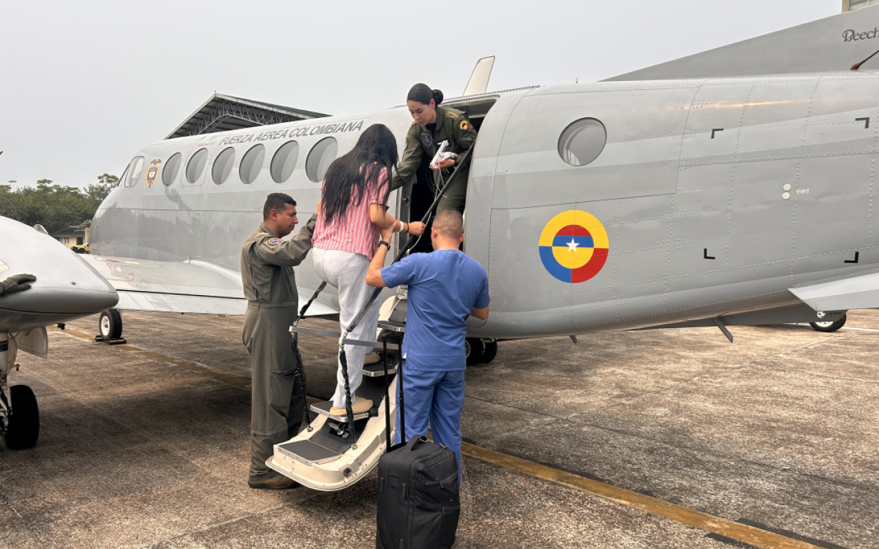 Mujer con problemas cardiacos fue transportada desde Leticia por su Fuerza Aérea