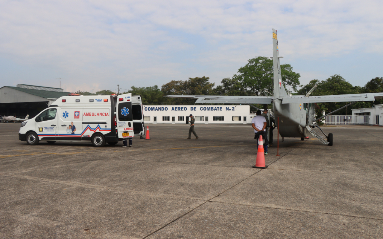 Gestante indígena es trasladada en avión para salvar su vida 