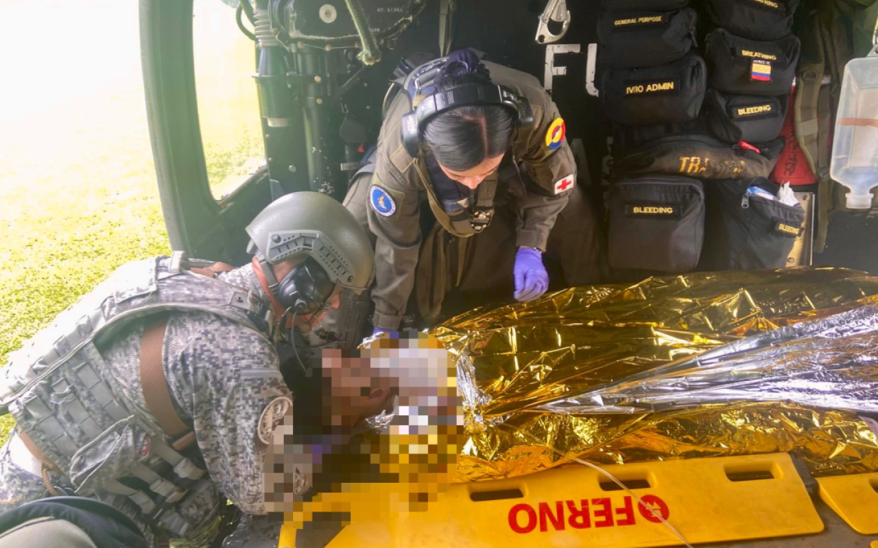 Fuerza Aeroespacial evacúa a Soldados Heridos por mina antipersonal en Antioquia