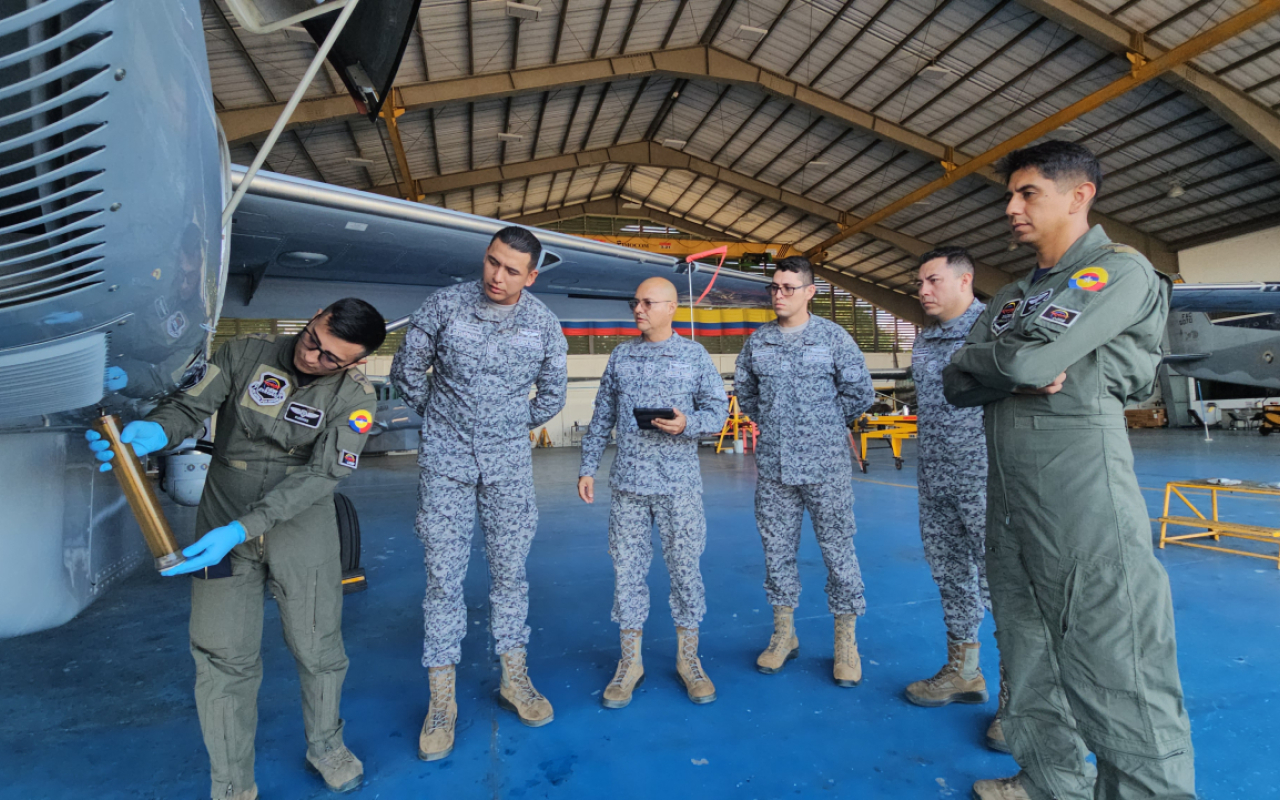 Curso de mantenimiento de la aeronave C-208 Caravan fortalece las capacidades de tripulaciones 