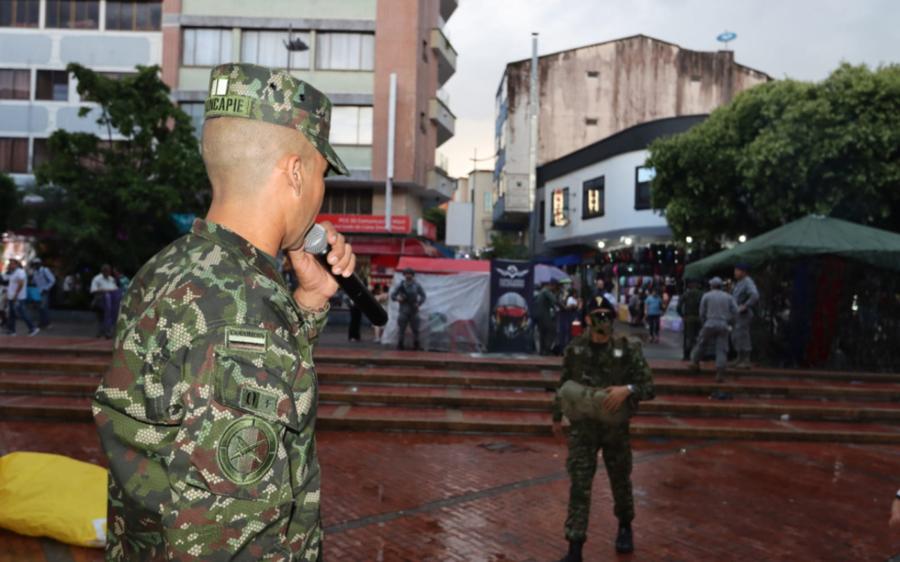 Comunidad de Villa Julia en Villavicencio recibió a su Fuerza Aeroespacial