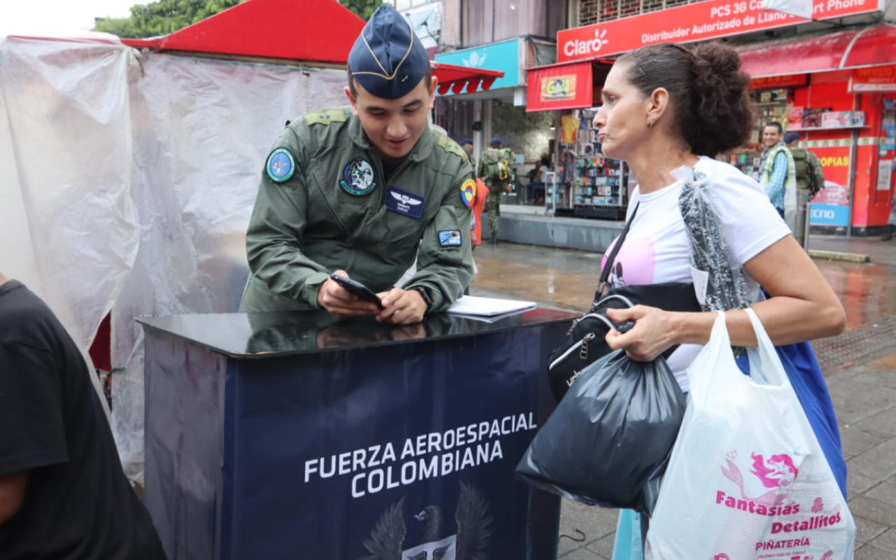 Comunidad de Villa Julia en Villavicencio recibió a su Fuerza Aeroespacial