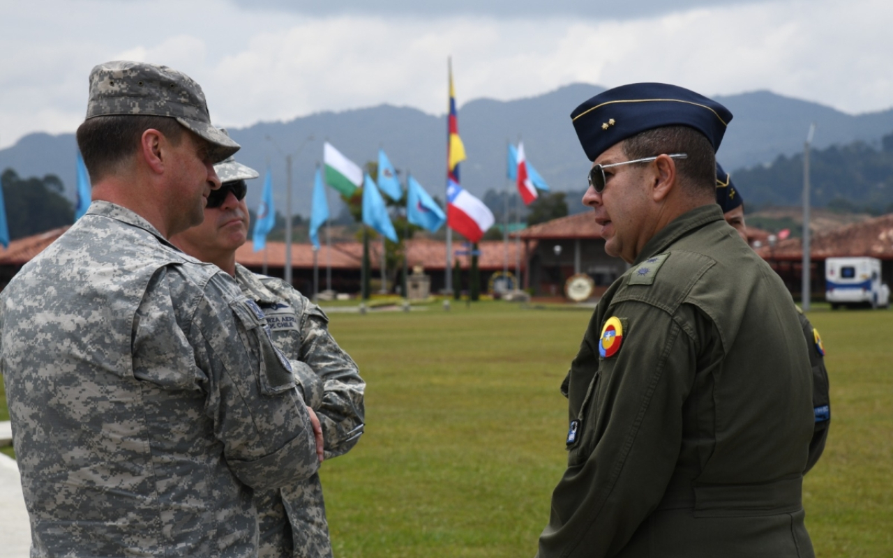 Futuros oficiales de la Fuerza Aérea de Chile visitaron la Casa de los Halcones Valientes 