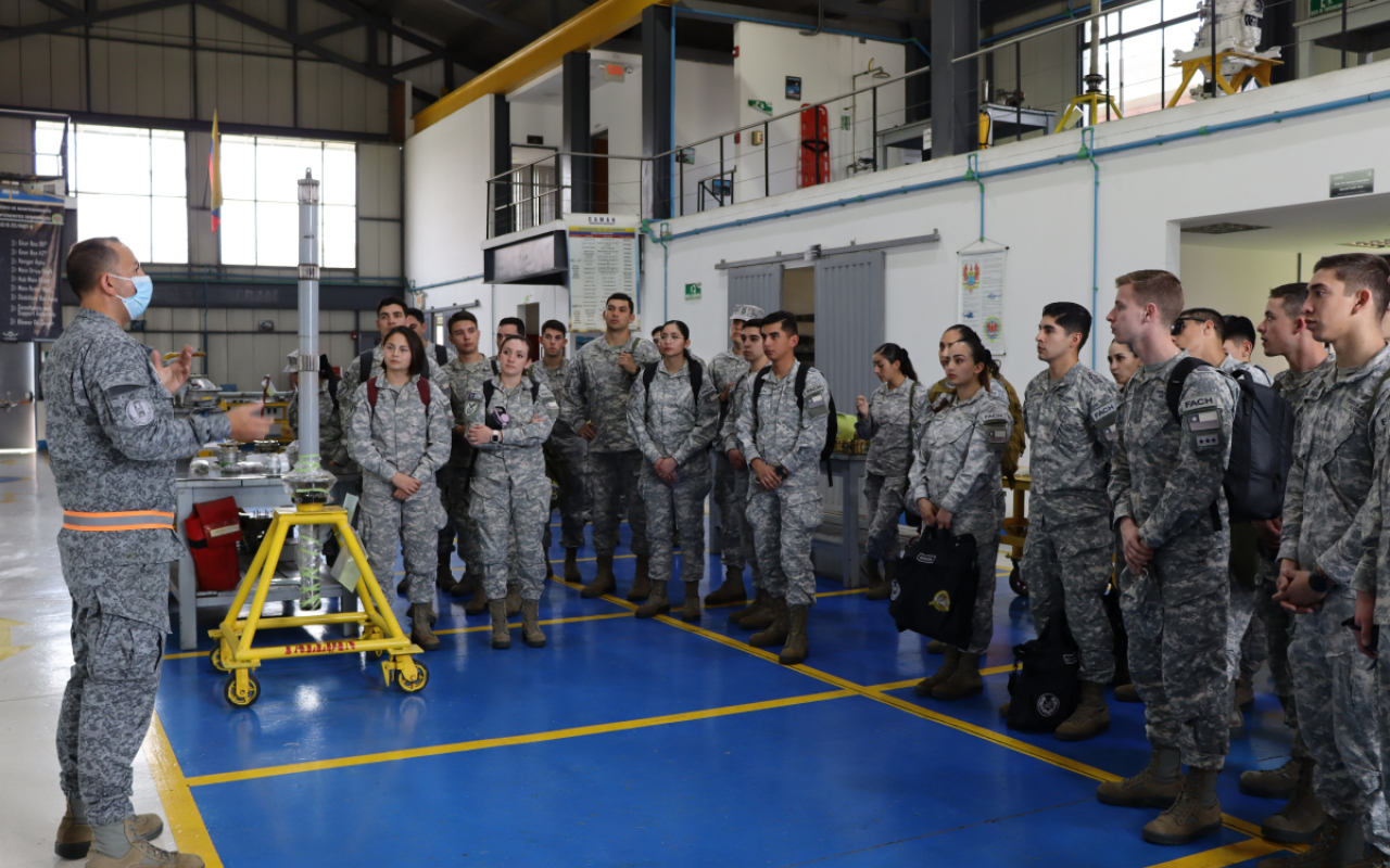 Fuerza Aérea de Chile y Colombia fortalecen relaciones de cooperación internacional