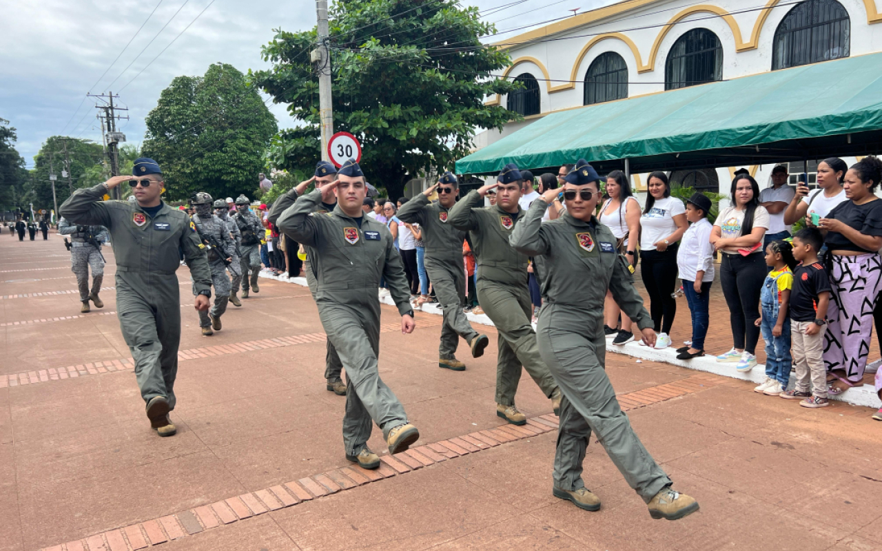 Desfile de la independencia en Puerto Carreño: un tributo a la grandeza nacional