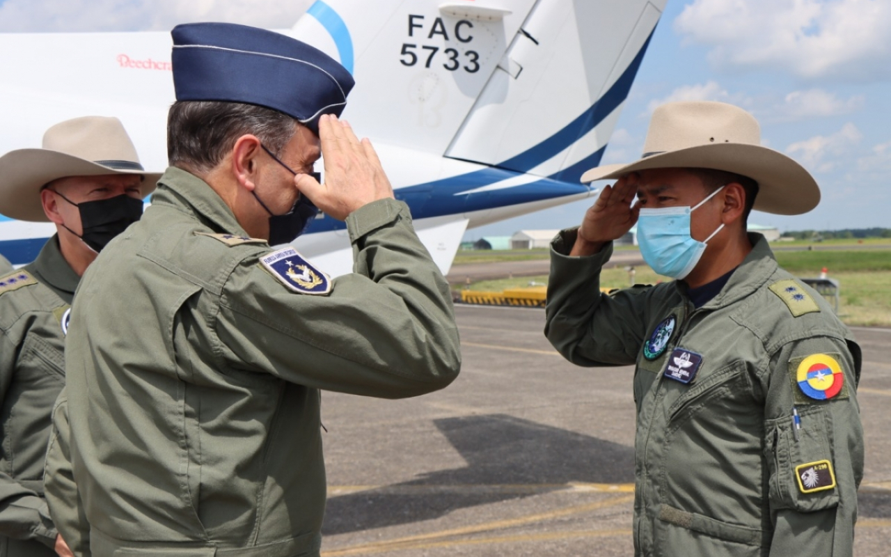 En el Meta, Comandante en Jefe de la Fuerza Aérea de Chile conoció las capacidades del CACOM2