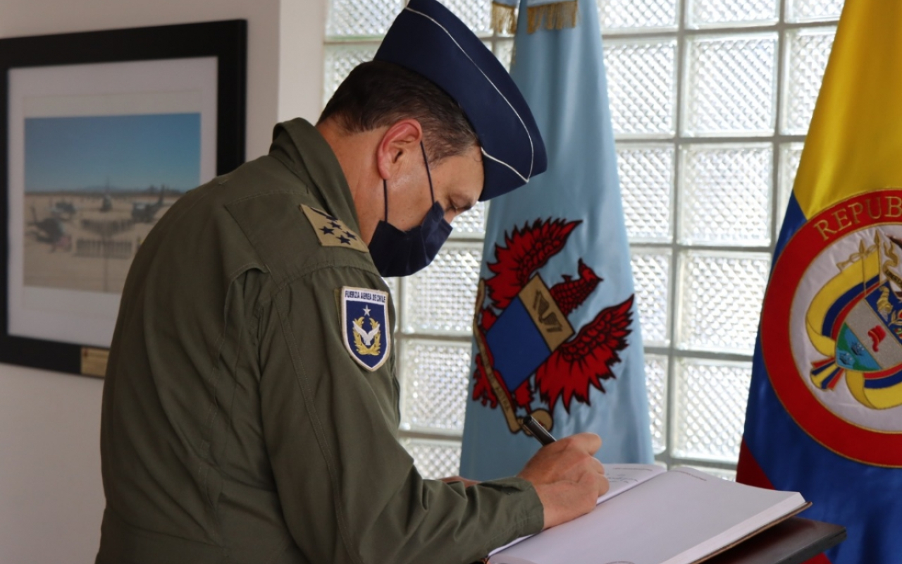 En el Meta, Comandante en Jefe de la Fuerza Aérea de Chile conoció las capacidades del CACOM2