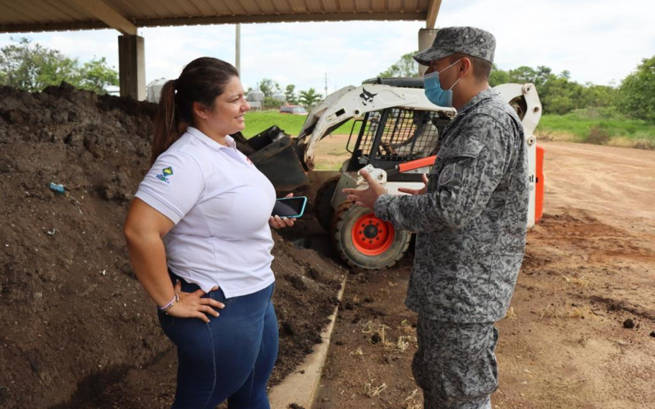 Comunidades indígenas y campesinas de Puerto López son beneficiadas por su Fuerza Aérea