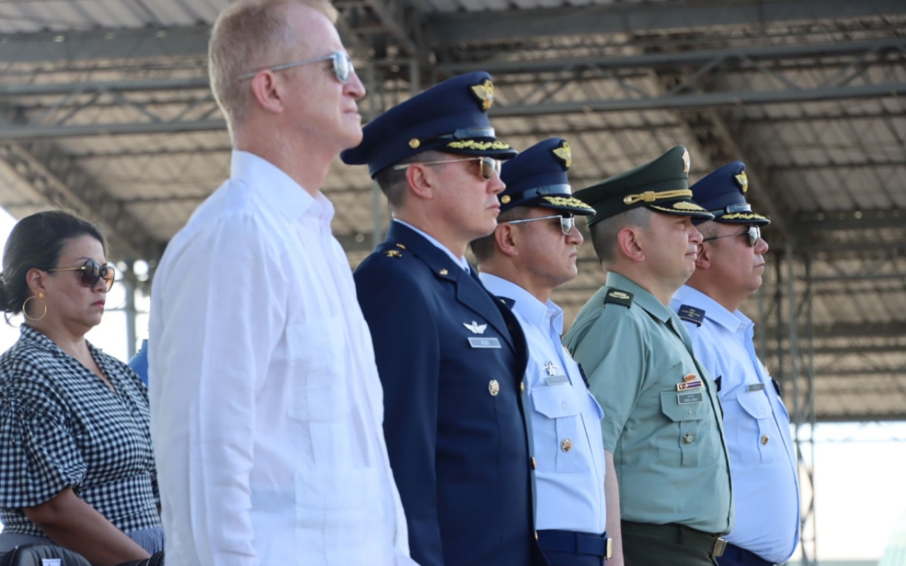 En ceremonia militar fue reconocido el nuevo comandante del Comando Aéreo de Combate No. 2