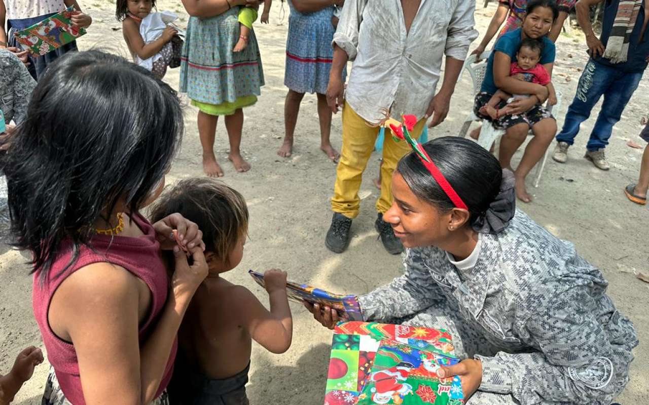 La Navidad llegó a la comunidad Embera Catio en Puerto Boyacá, de la mano de su Fuerza Aérea Colombiana