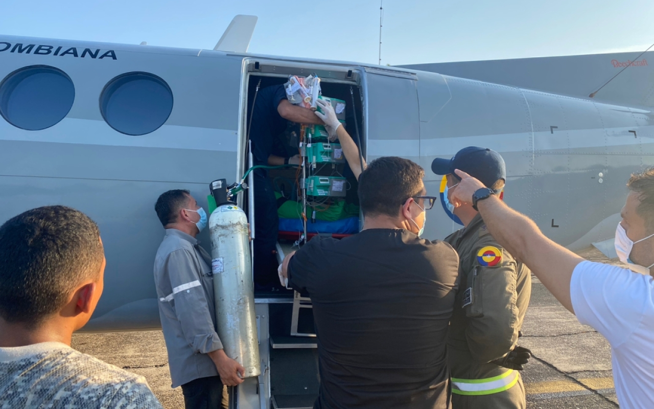 Traslado aeromédico de una mujer fue realizado por su Fuerza Aérea Colombiana en Puerto Salgar, Cundinamarca
